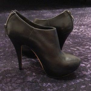 Vince Camuto black heeled booties size 5.5